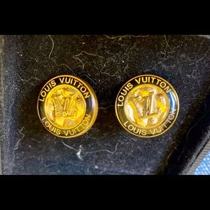 Earrings made from button